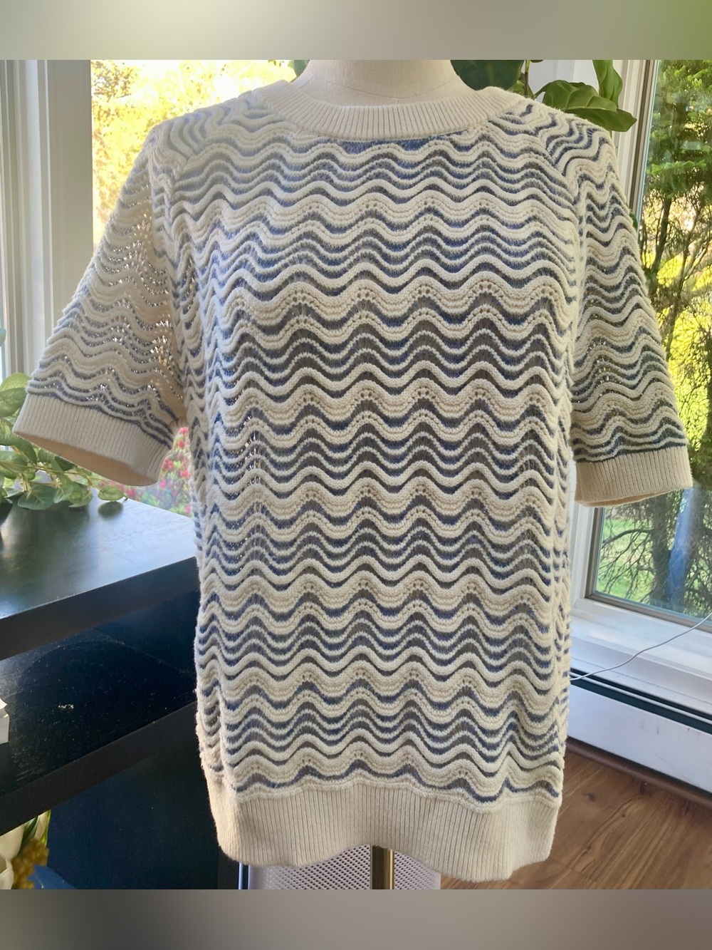 LOFT Cream and Gray Wave Knit Short-Sleeve Sweater Size L